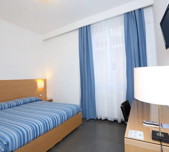 Hotel Genova · 3