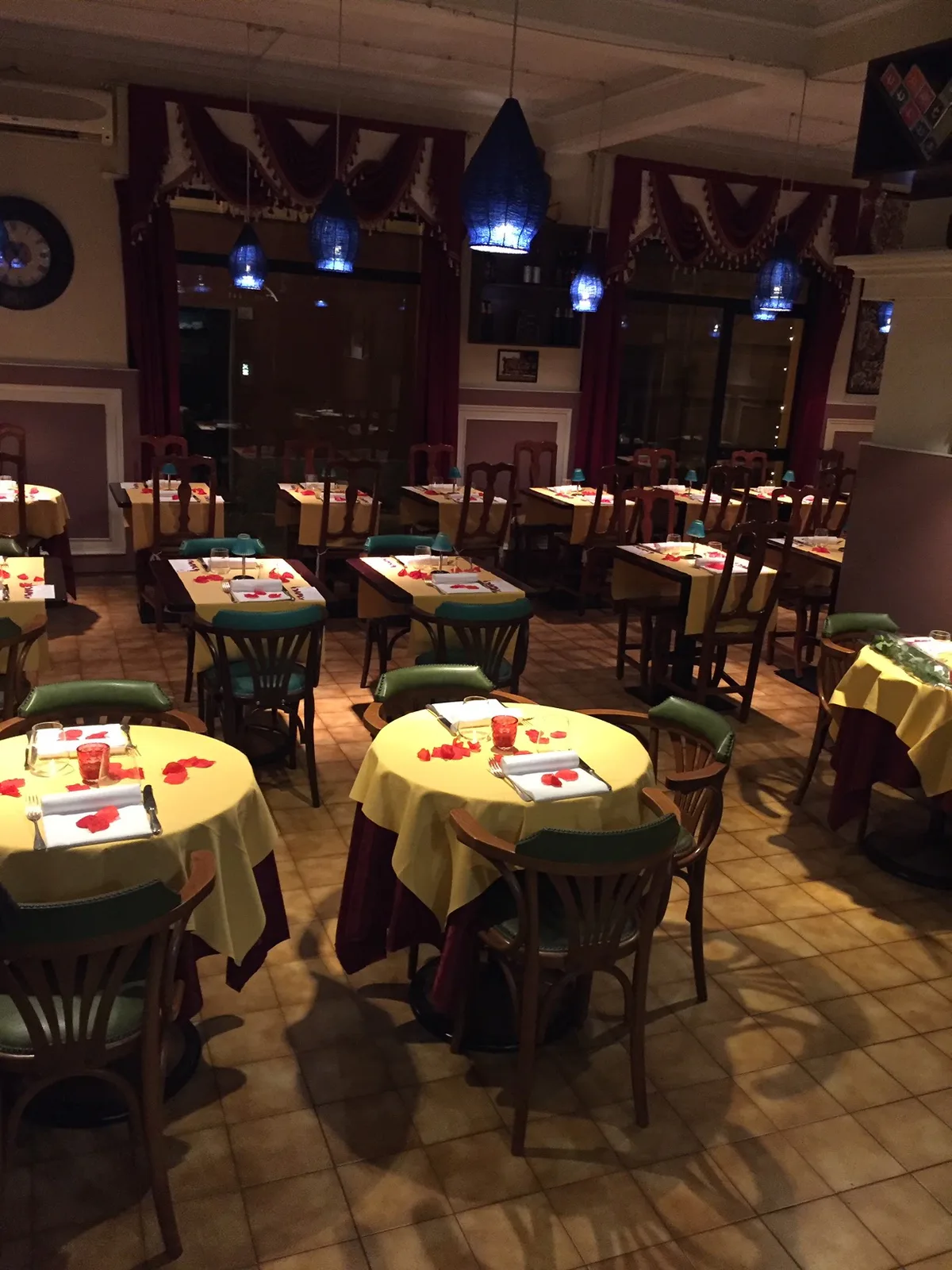 Ristorante Indiano Taj Mahal · 4