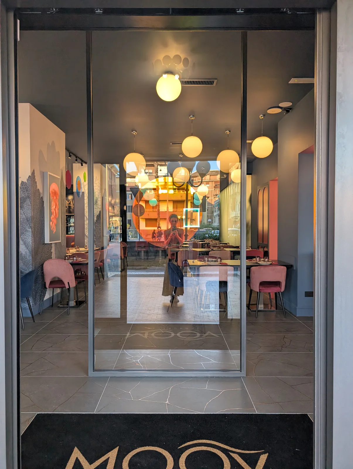 MOOV - Ristorante Sushi, Cinese e Italiano · 4