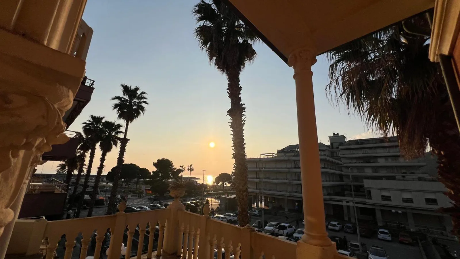 Hotel & Garden · 4