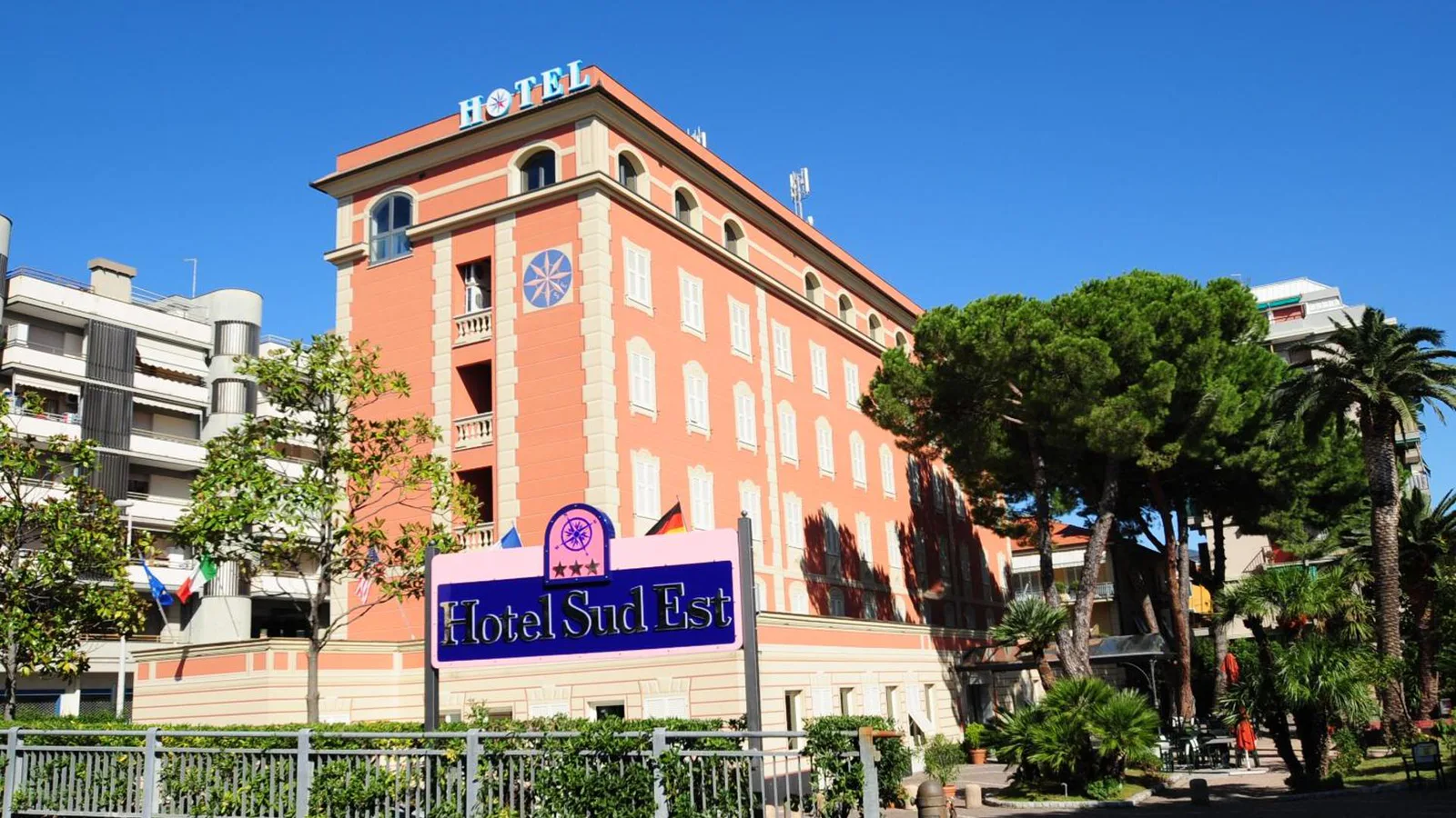 Hotel Sud Est by Fam Rossetti · 3