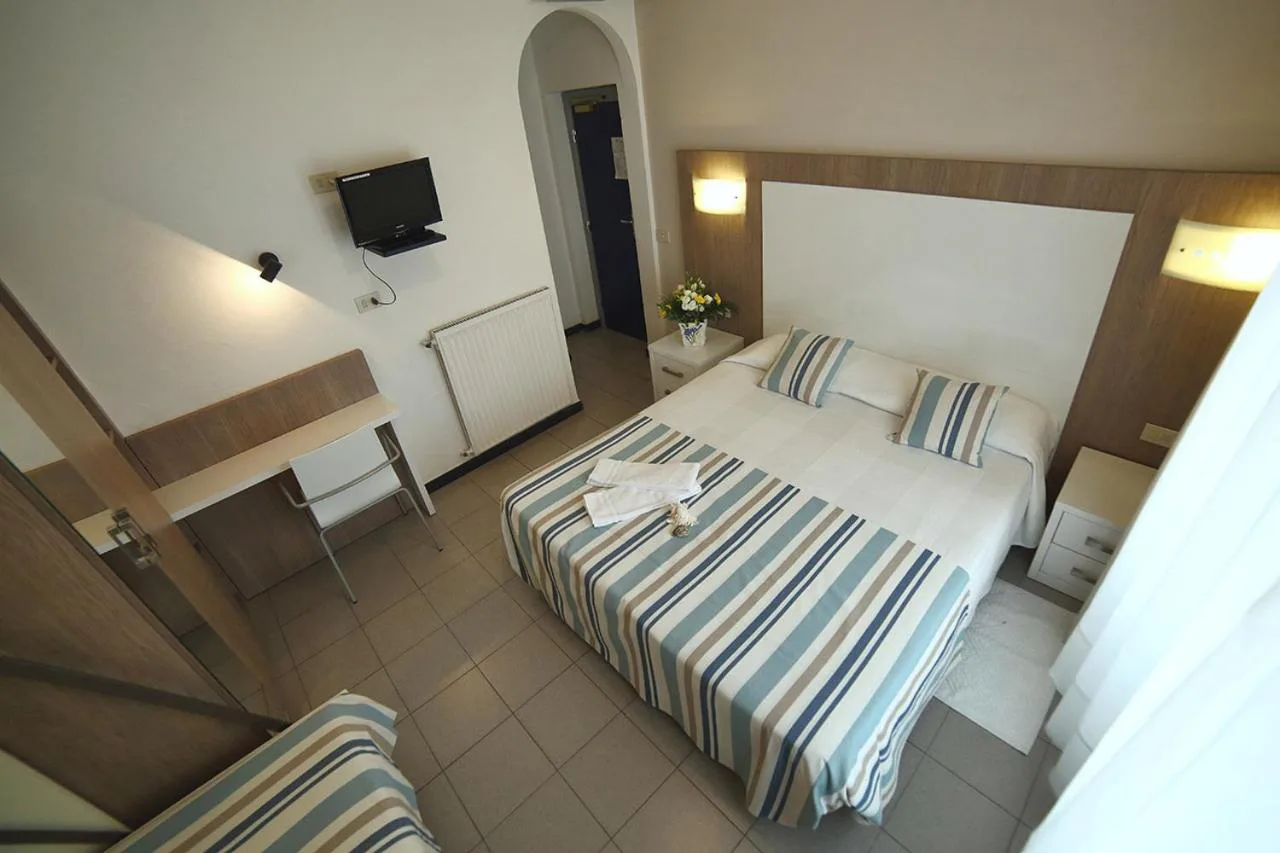 Hotel Villa Rosa · 4