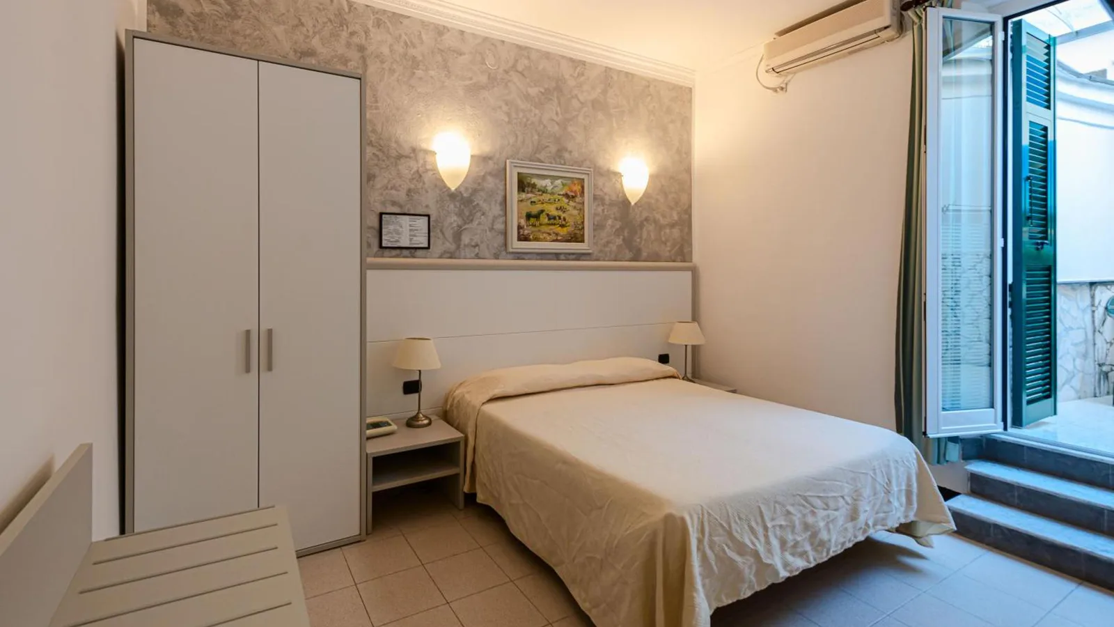 Hotel Marina · 5