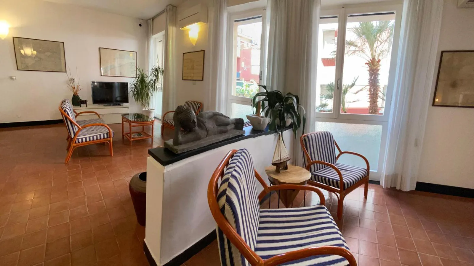 Hotel Miriam · 3