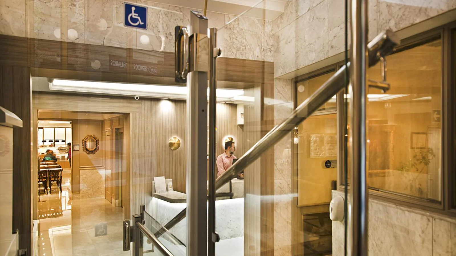 Hospedium Hotel Los Condes · 4