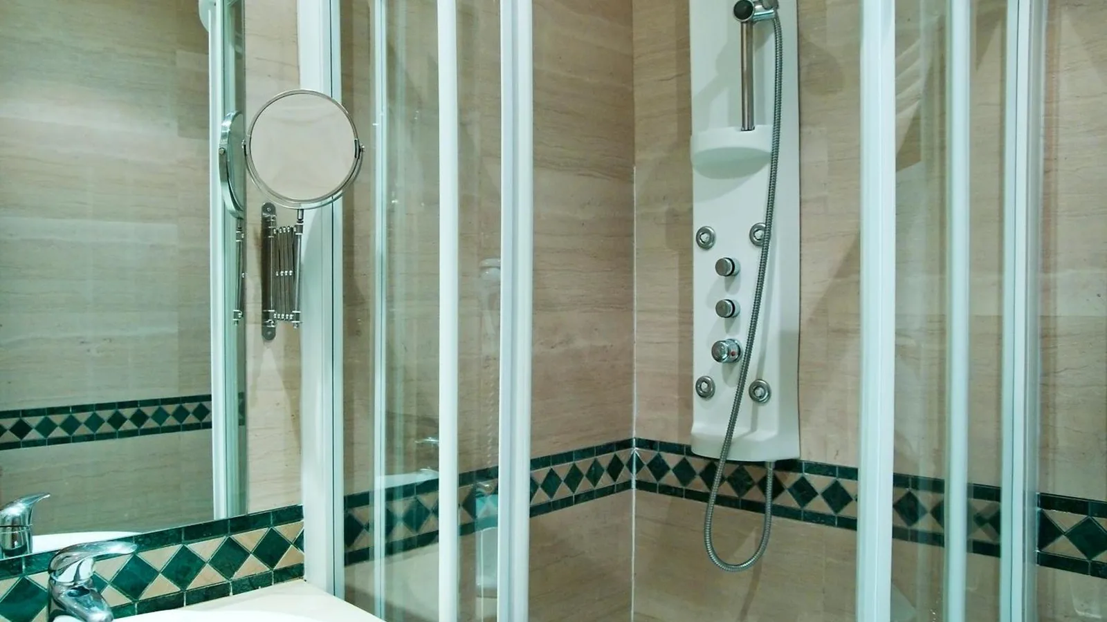 Hostal Oriente · 3