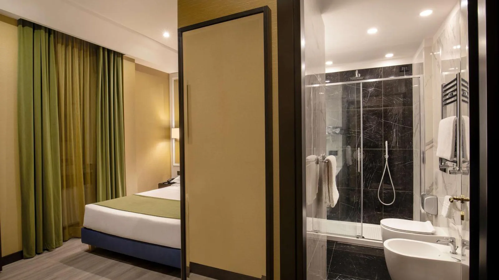 Hotel Diana Roof Garden · 4
