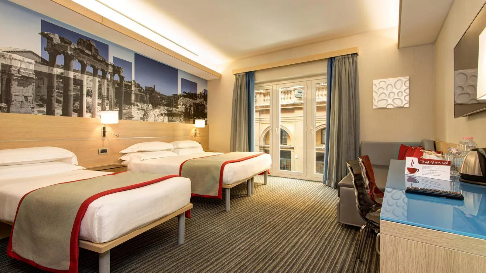 iQ Hotel Roma · 4