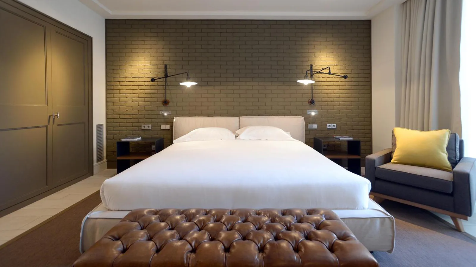Midtown Apartments · 5