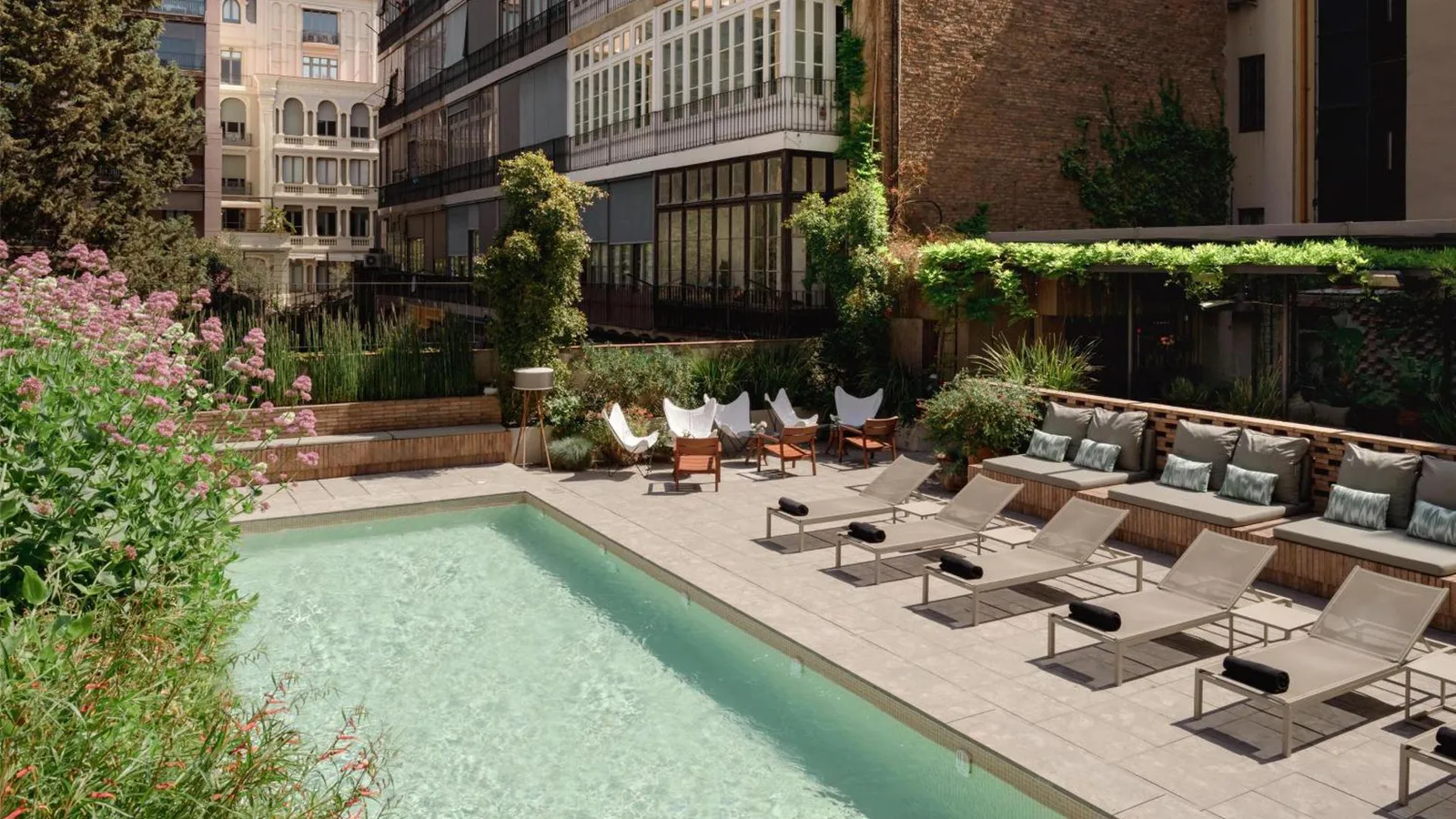 Alexandra Barcelona Hotel, Curio Collection by Hilton · 1
