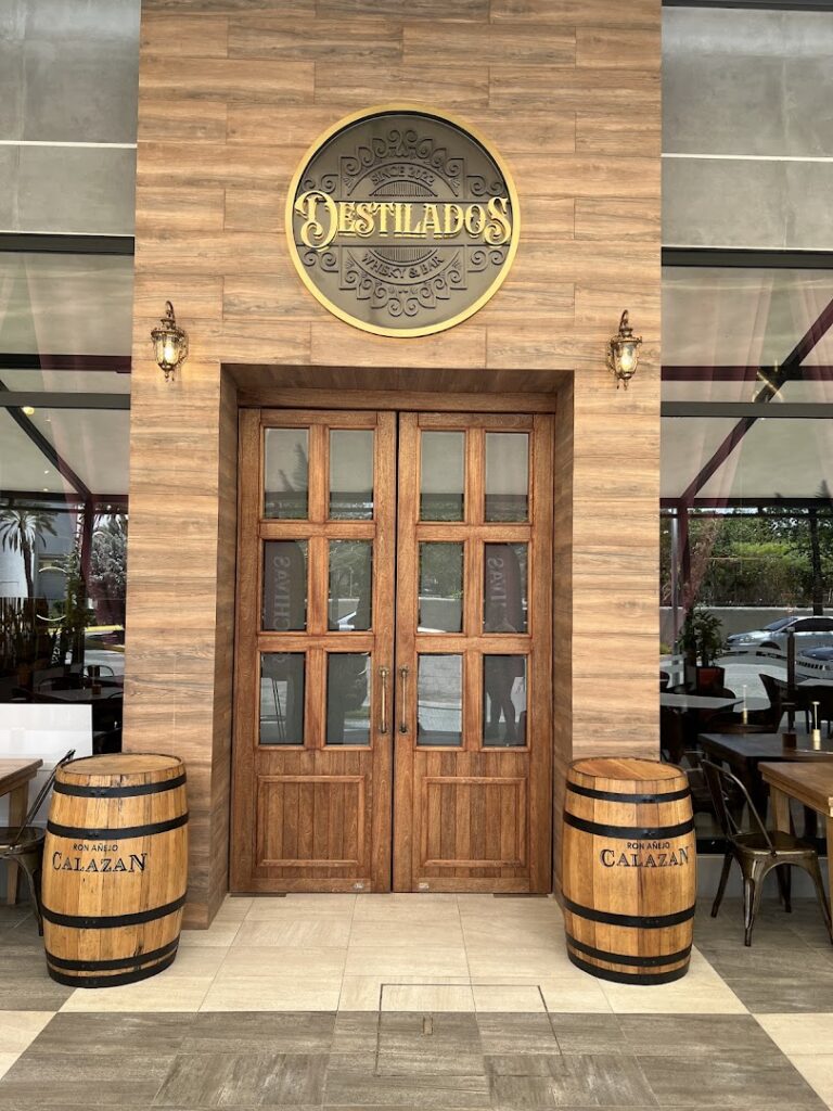 Destilados Whisky & Bar, a unos 2 km de Tibisay Hotel Boutique Margarita